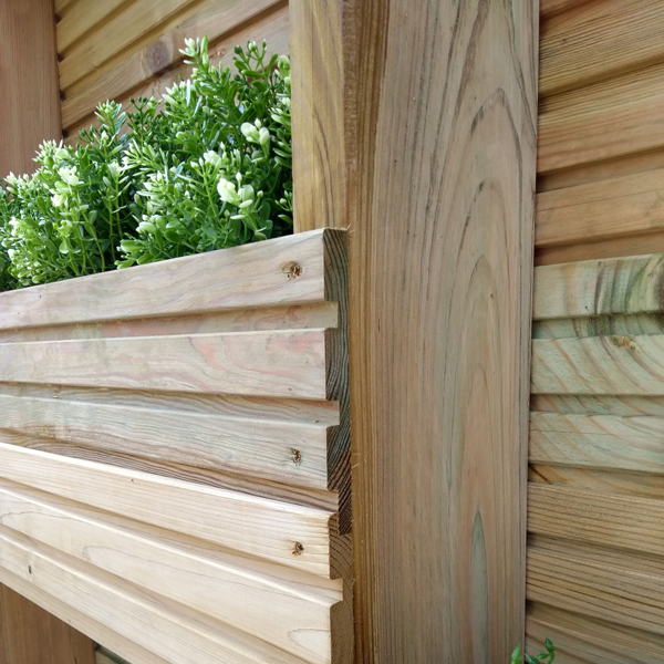 Detail van houten planken en een houten paal